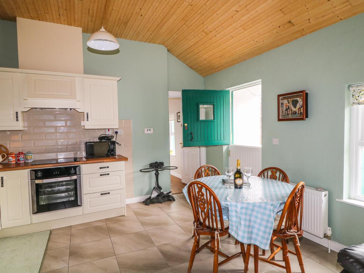 Pat White'S Cottage Ростревър Екстериор снимка